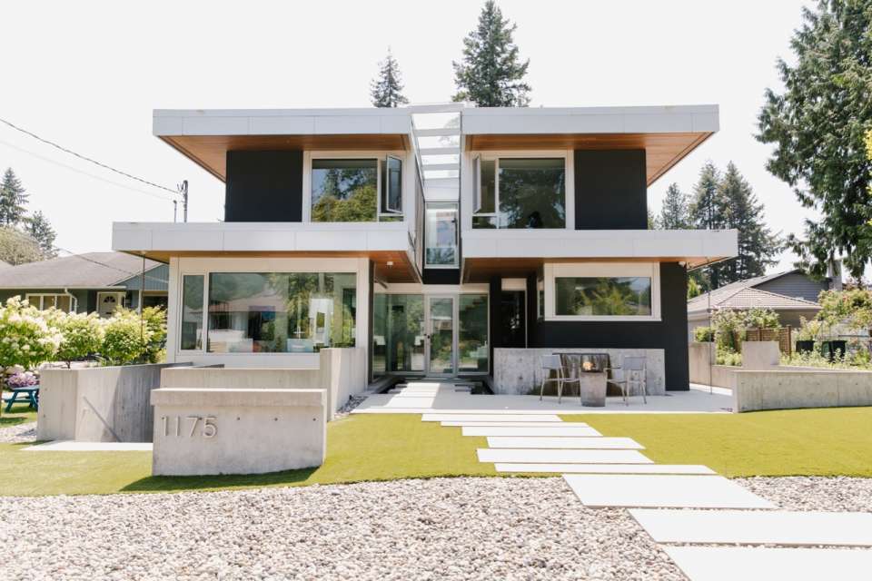 Modern Home with Hot Tub, Games Room and Gym