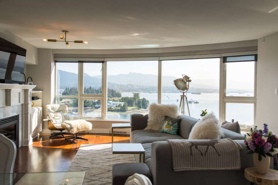 Coal Harbour Condo with Gorgeous Views