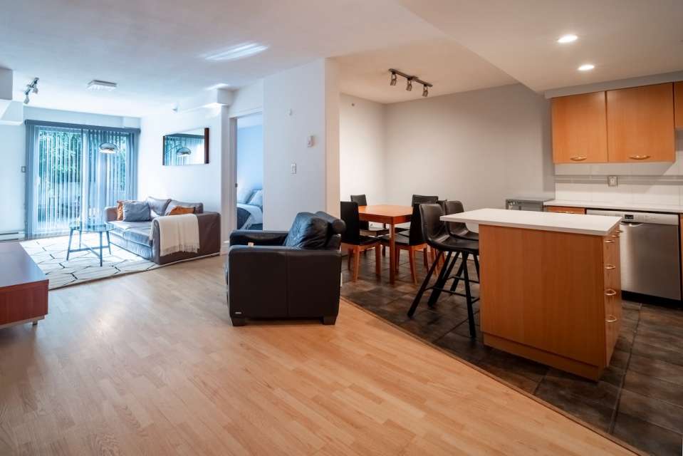 Spacious, 2 bed + Den, with Private South Facing Patio